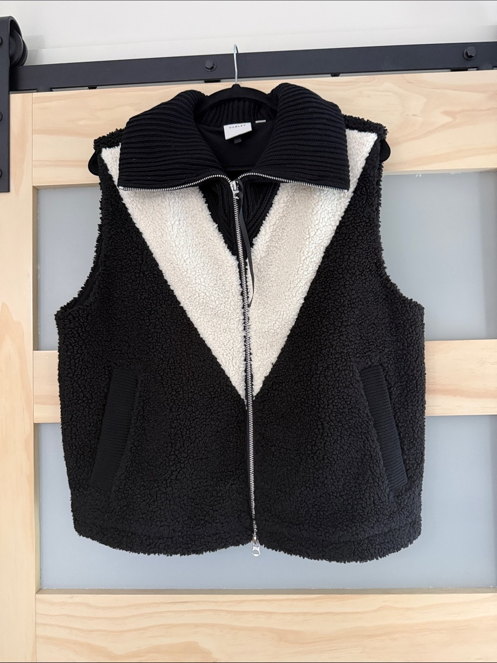 Varley Black Cream Sherpa Fleece Zip Vest Gilet Size L NWOT